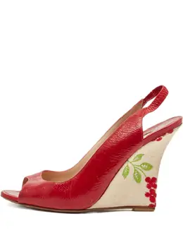 Manolo Blahnik: Красные сандалии 