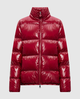 Moncler: Красная куртка 