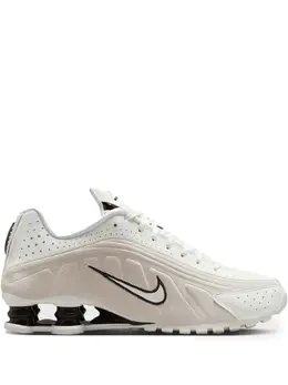 Nike: Белые кроссовки  Shox R4