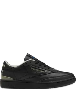 Reebok: Чёрные кроссовки  Club C 85