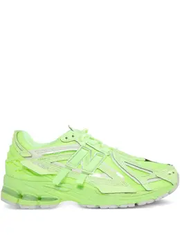 New Balance: Зелёные кроссовки 