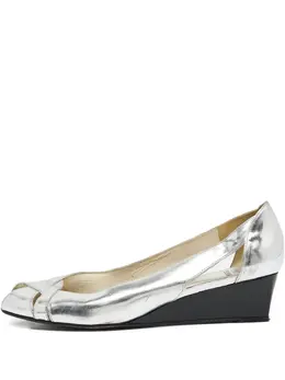 Stuart Weitzman: Серебристые босоножки 