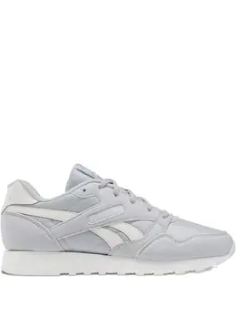 Reebok: Светлые кроссовки 