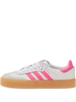adidas: Белые кроссовки 