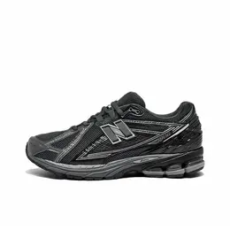 New Balance: Чёрные кроссовки  1906R