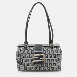 Fendi: Сумка на руку  Baguette