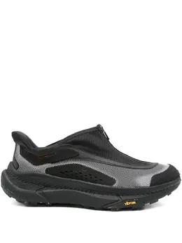 HOKA: Чёрные кроссовки 