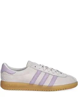 adidas: Светлые кроссовки 
