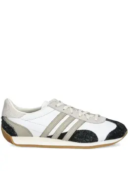 adidas: Белые кроссовки 