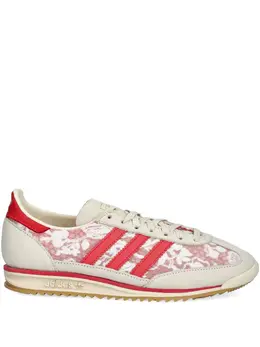 adidas: Белые кроссовки 