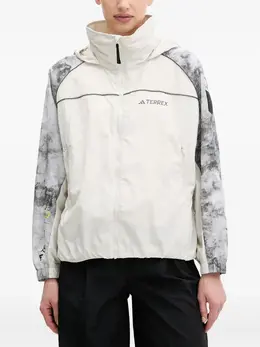 adidas: Белая куртка  Terrex