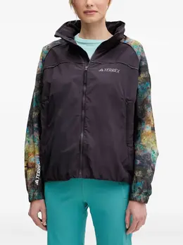 adidas: Чёрная куртка  Terrex