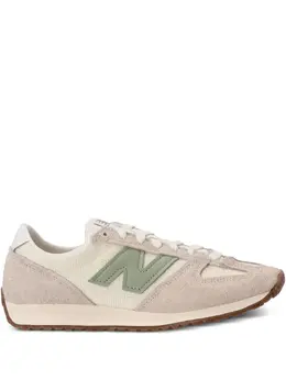 New Balance: Бежевые кроссовки 