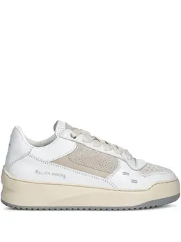 Filling Pieces: Белые кроссовки 