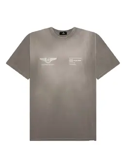 Represent: Коричневая футболка 