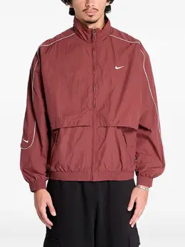Nike: Красная куртка  Solo Swoosh