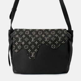 Louis Vuitton: Чёрная сумка 