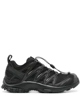 Salomon: Чёрные кроссовки 