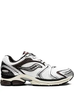Saucony: Серебристые кроссовки 