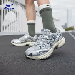 Mizuno: Кроссовки 
