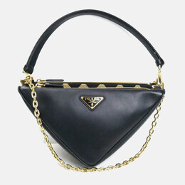 Prada: Чёрная сумка 