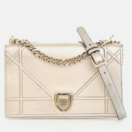 Dior: Серебристая сумка 