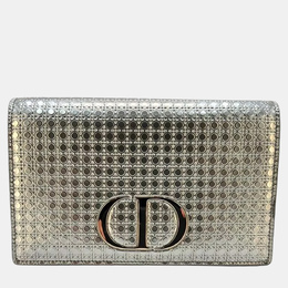 Dior: Серебристая сумка 
