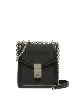Prada: Чёрная сумка 