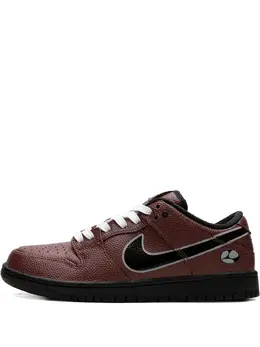 Nike: Тёмные кроссовки  SB Dunk Low