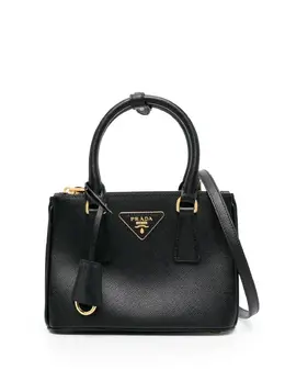 Prada: Чёрная сумка 