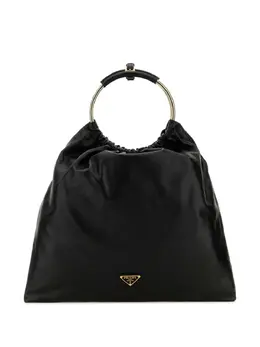 Prada: Чёрная сумка 