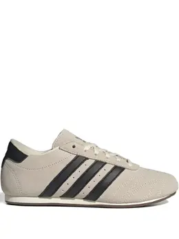 adidas: Белые кроссовки 