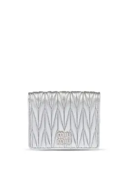 Miu Miu: Серебристый кошелёк 