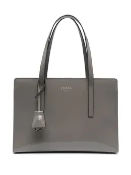 Prada: Тёмная сумка 