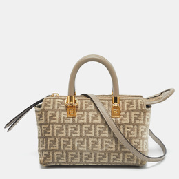 Fendi: Бежевая сумка  By The Way