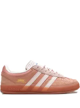 adidas: Светлые кроссовки  Gazelle Indoor