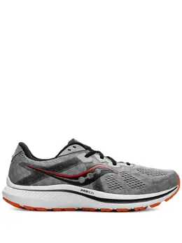 Saucony: Оранжевые кроссовки 