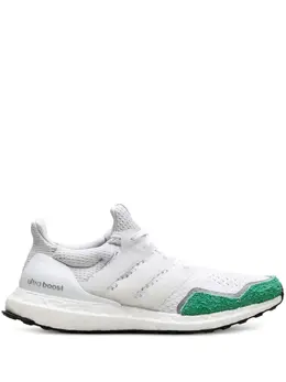 adidas: Белые кроссовки  UltraBoost