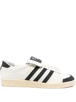 adidas: Белые кроссовки  X
