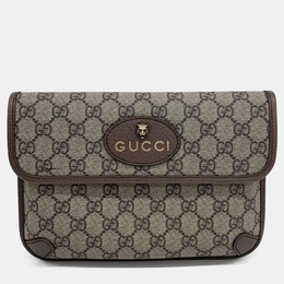 Gucci: Бежевая поясная сумка  GG Supreme