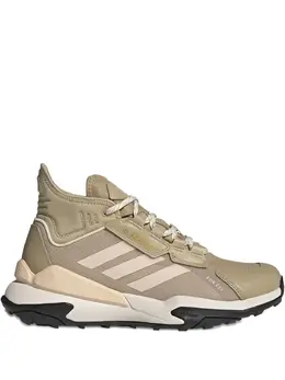 adidas: Бежевые кроссовки  Terrex