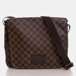 Louis Vuitton: Коричневая сумка 