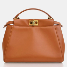 Fendi: Коричневая сумка  Peekaboo