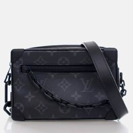 Louis Vuitton: Чёрная сумка через плечо 