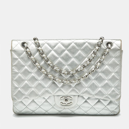 Chanel: Серебристая сумка 