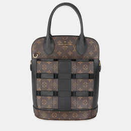 Louis Vuitton: Чёрная сумка 