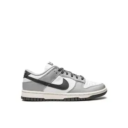 NIKE: Серебристые кроссовки  Air Max