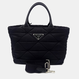 Prada: Чёрная сумка 
