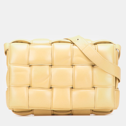 Bottega Veneta: Жёлтая сумка через плечо  Padded Cassette