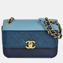 Chanel: Голубая сумка 